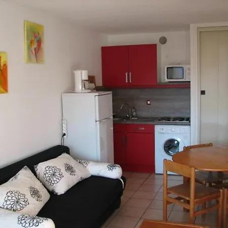 T2 + Avec Piscine, Parking, Proche Commerces - Fr-1-782-64